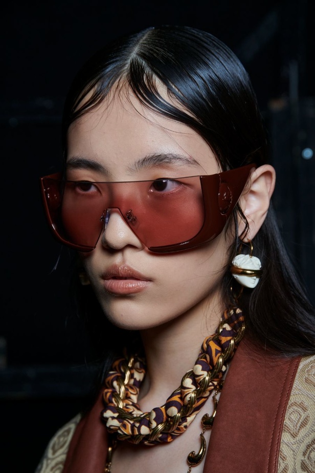 مجموعة Etro لربيع وصيف 2024 تتخطى معايير التصميم التقليدية وتعبّر عن مفاهيم جديدة وخارجة عن المألوف