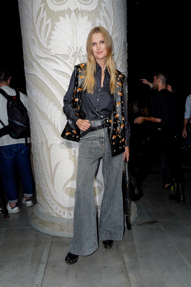 مجموعة Etro لربيع وصيف 2024 تتخطى معايير التصميم التقليدية وتعبّر عن مفاهيم جديدة وخارجة عن المألوف