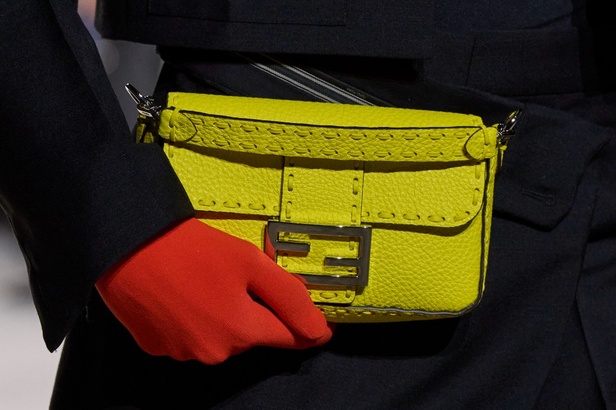 عالم Fendi الساحر يتجسّد في مجموعة ربيع وصيف 2024... تصاميم أنيقة وتلاعب ماهر بالألوان