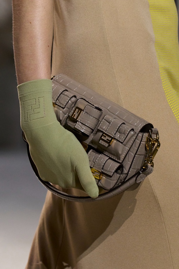 عالم Fendi الساحر يتجسّد في مجموعة ربيع وصيف 2024... تصاميم أنيقة وتلاعب ماهر بالألوان