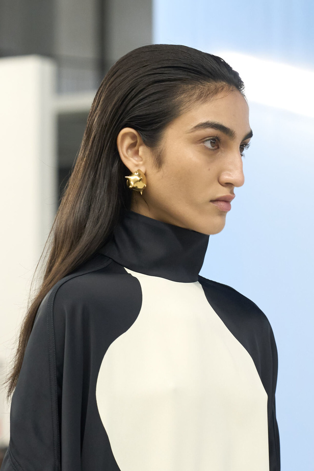 مجموعة Ferragamo تحيي موضة الجلد والقطع الرسمية في صيف 2024 