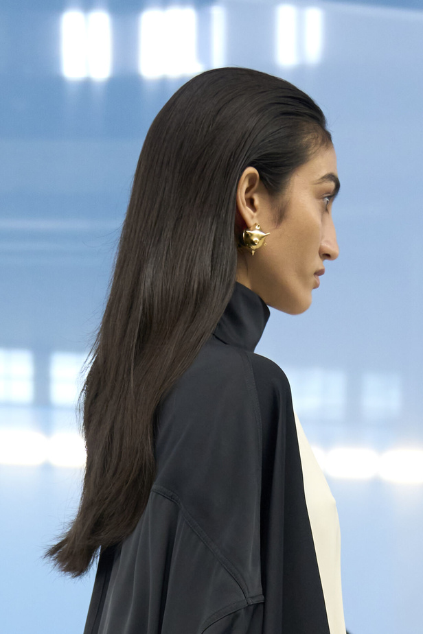 مجموعة Ferragamo تحيي موضة الجلد والقطع الرسمية في صيف 2024 