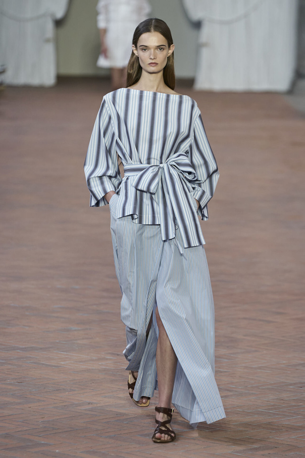 Alberta Ferretti تقدّم مجموعتها في ميلان بعنوان: الفستان الأبيض المثالي