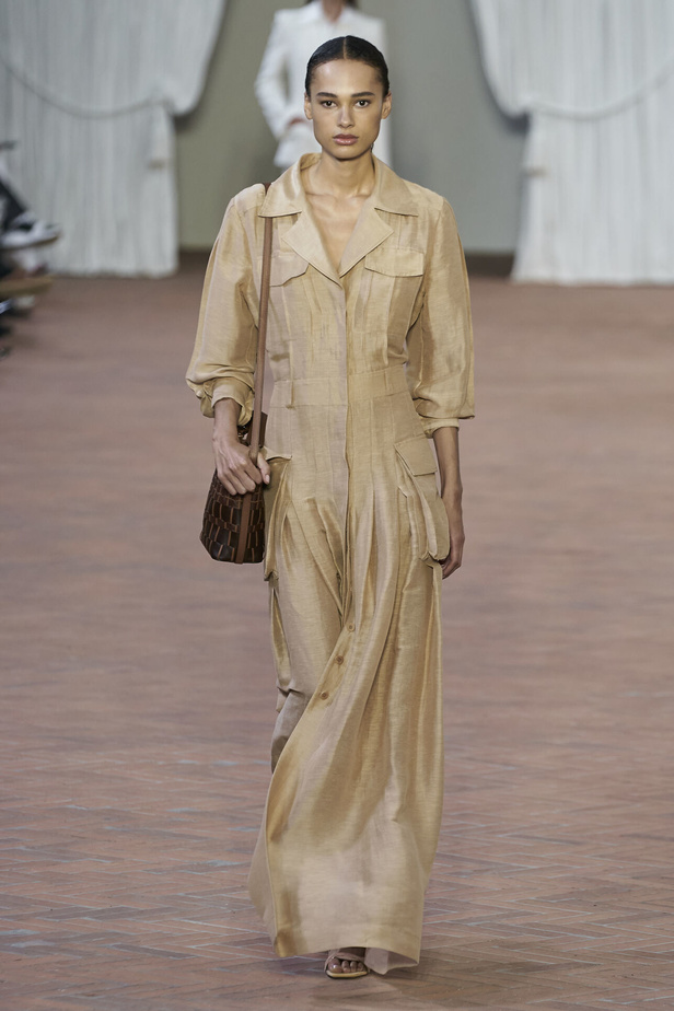 Alberta Ferretti تقدّم مجموعتها في ميلان بعنوان: الفستان الأبيض المثالي