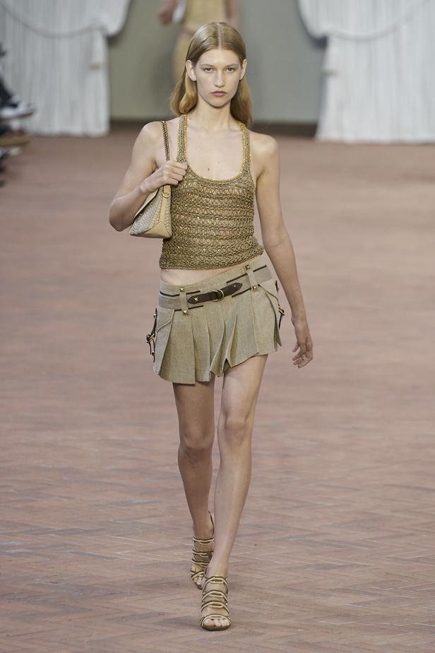 Alberta Ferretti تقدّم مجموعتها في ميلان بعنوان: الفستان الأبيض المثالي