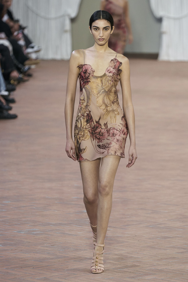 Alberta Ferretti تقدّم مجموعتها في ميلان بعنوان: الفستان الأبيض المثالي