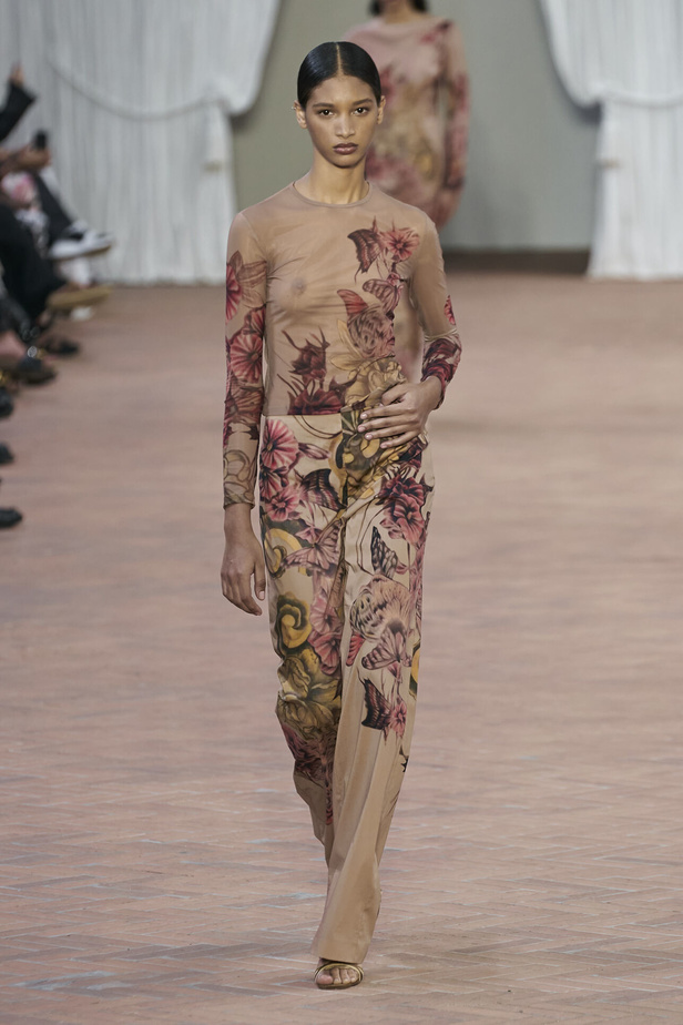 Alberta Ferretti تقدّم مجموعتها في ميلان بعنوان: الفستان الأبيض المثالي