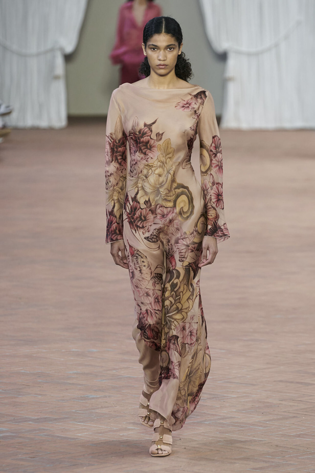 Alberta Ferretti تقدّم مجموعتها في ميلان بعنوان: الفستان الأبيض المثالي