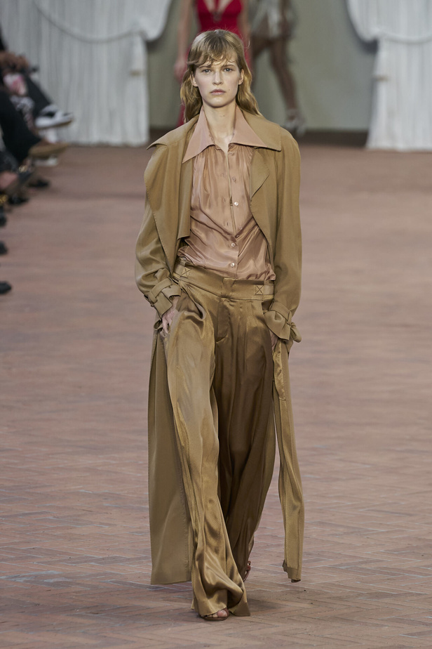 Alberta Ferretti تقدّم مجموعتها في ميلان بعنوان: الفستان الأبيض المثالي