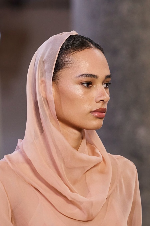 Alberta Ferretti تقدّم مجموعتها في ميلان بعنوان: الفستان الأبيض المثالي