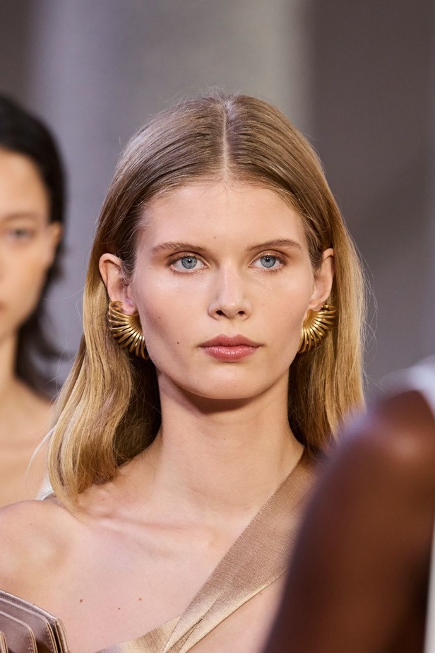 Alberta Ferretti تقدّم مجموعتها في ميلان بعنوان: الفستان الأبيض المثالي