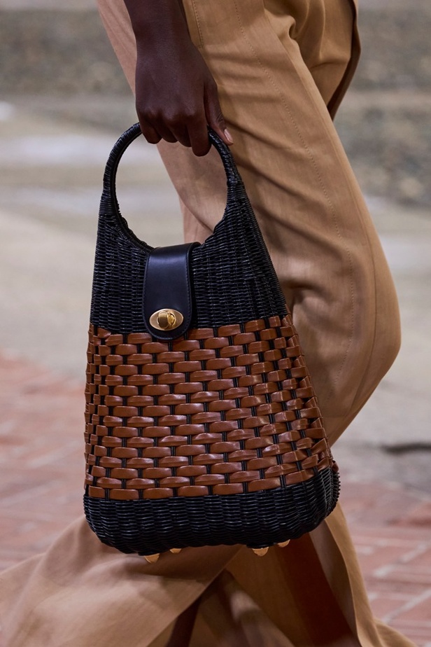 Alberta Ferretti تقدّم مجموعتها في ميلان بعنوان: الفستان الأبيض المثالي