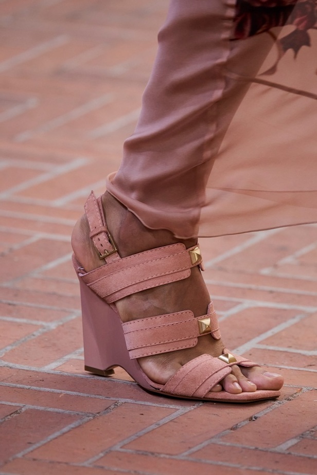 Alberta Ferretti تقدّم مجموعتها في ميلان بعنوان: الفستان الأبيض المثالي