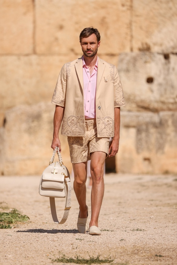 مجموعة أزياء دار جورج حبيقة الجاهزة لربيع وصيف 2024