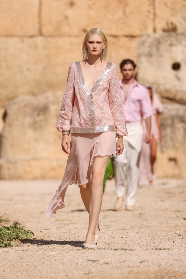 مجموعة أزياء دار جورج حبيقة الجاهزة لربيع وصيف 2024