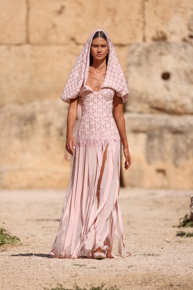 مجموعة أزياء دار جورج حبيقة الجاهزة لربيع وصيف 2024