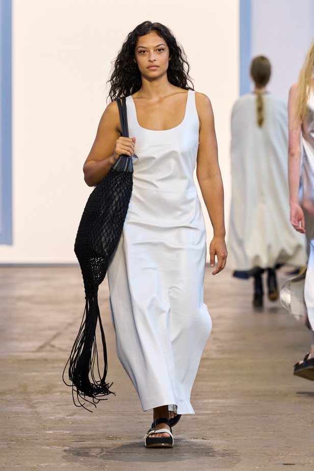 مجموعة Gabriela Hearst لربيع وصيف 2024