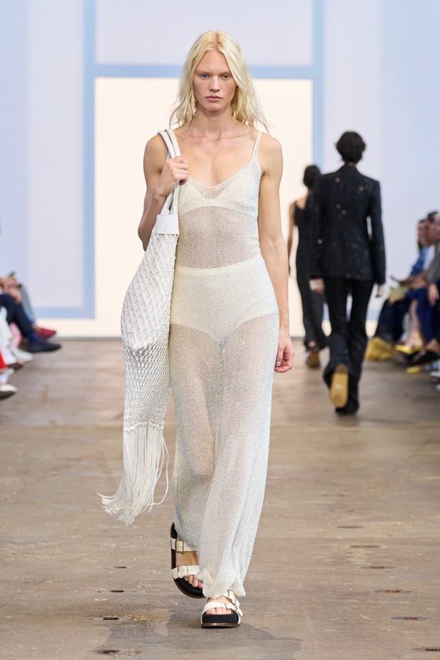 مجموعة Gabriela Hearst لربيع وصيف 2024