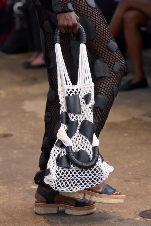 مجموعة Gabriela Hearst لربيع وصيف 2024... بساطة التصاميم تجتمع بحرفية عالية فاخرة ومستدامة