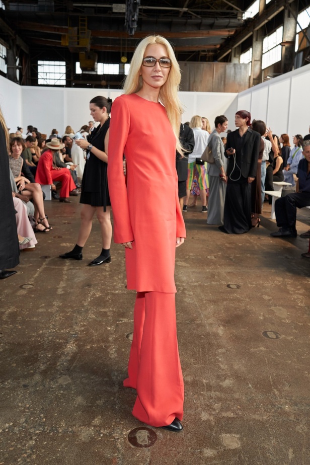 مجموعة Gabriela Hearst لربيع وصيف 2024... بساطة التصاميم تجتمع بحرفية عالية فاخرة ومستدامة