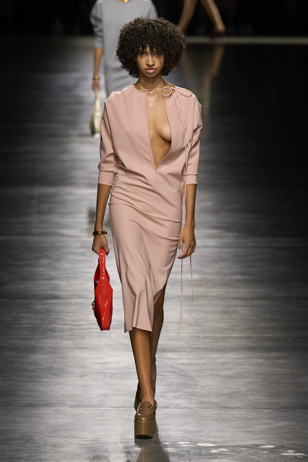 "غوتشي" تحيي لوناً جديداً وإنطلاقة جديدة في ميلان تسحر الألباب