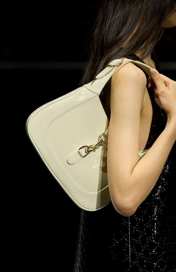 "غوتشي" تحيي لوناً جديداً وإنطلاقة جديدة في ميلان تسحر الألباب