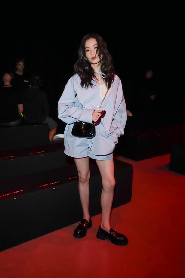 نجوم الصف الأول في عرض دار GUCCI