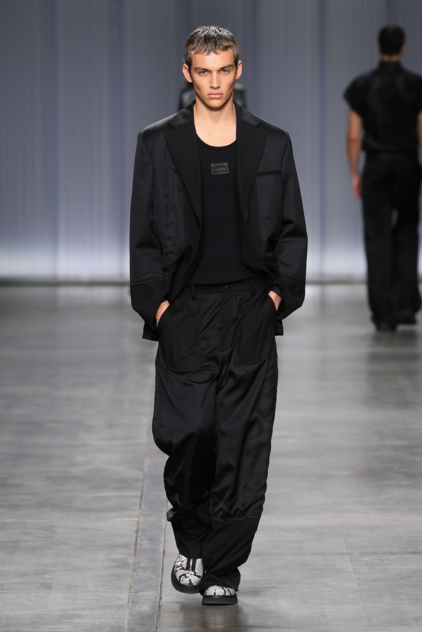 ICEBERG تفتتح أسبوع الموضة في ميلان بتصاميم متمردة 