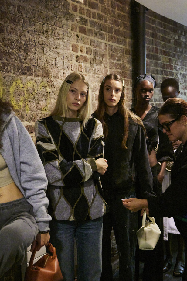 البساطة والراحة عنوان مجموعة JW ADERSON لربيع وصيف 2024