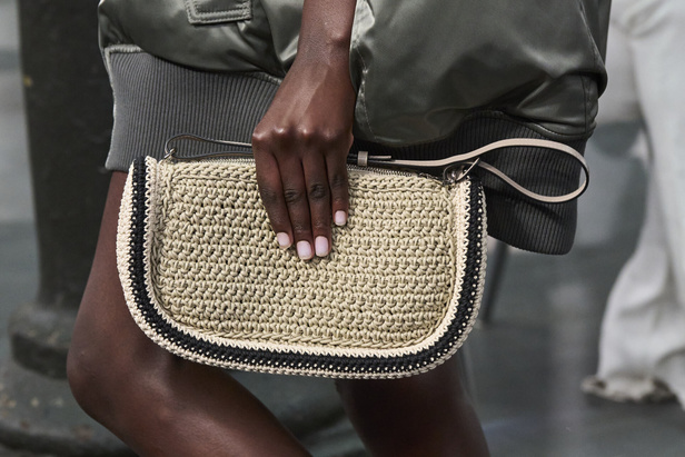 البساطة والراحة عنوان مجموعة JW ADERSON لربيع وصيف 2024