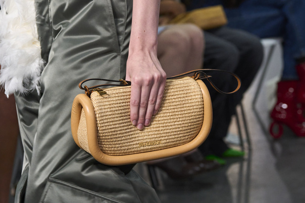 البساطة والراحة عنوان مجموعة JW ADERSON لربيع وصيف 2024