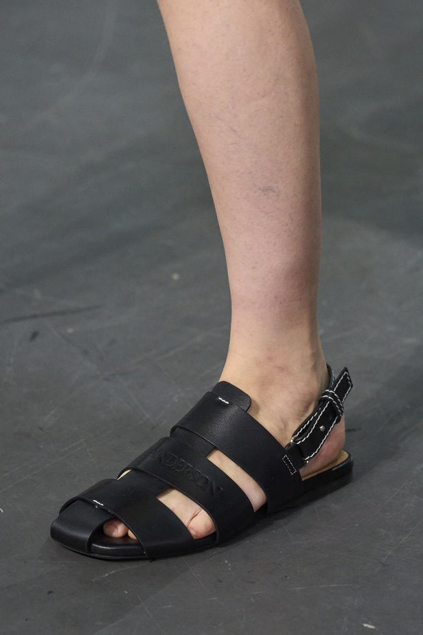 البساطة والراحة عنوان مجموعة JW ADERSON لربيع وصيف 2024