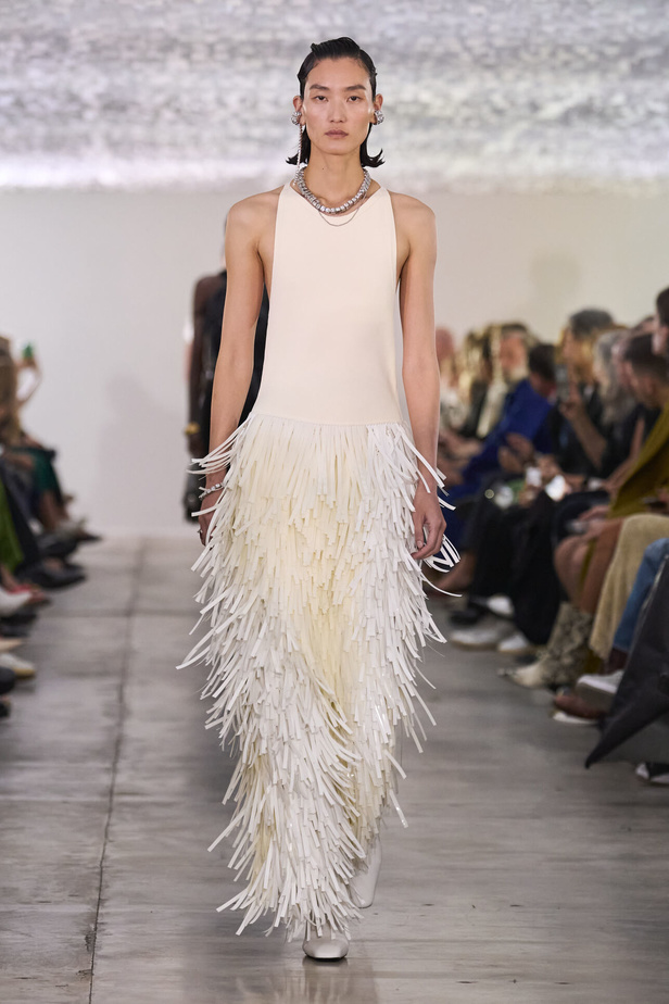 بساطة ودقة عالية في مجموعة Jil Sander لربيع وصيف 2024