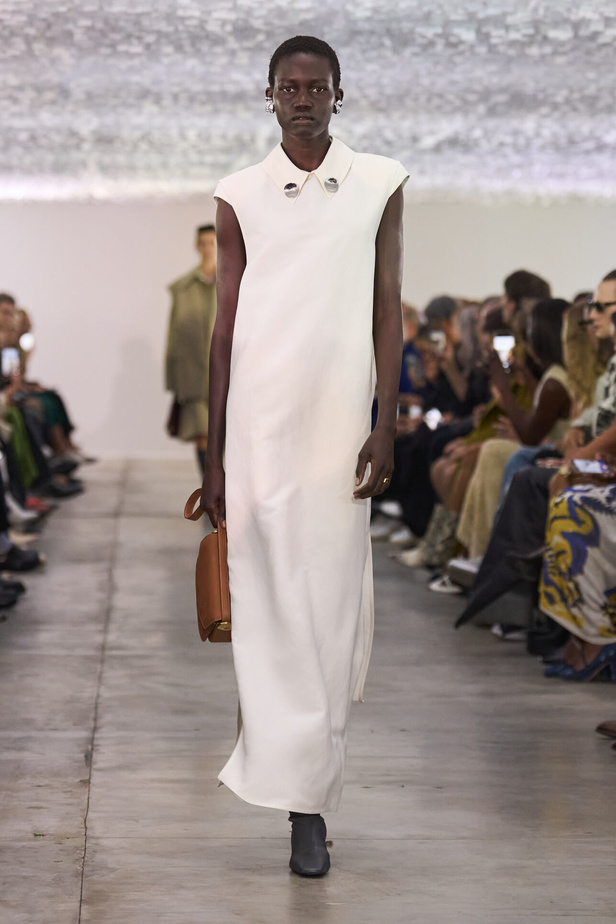 بساطة ودقة عالية في مجموعة Jil Sander لربيع وصيف 2024