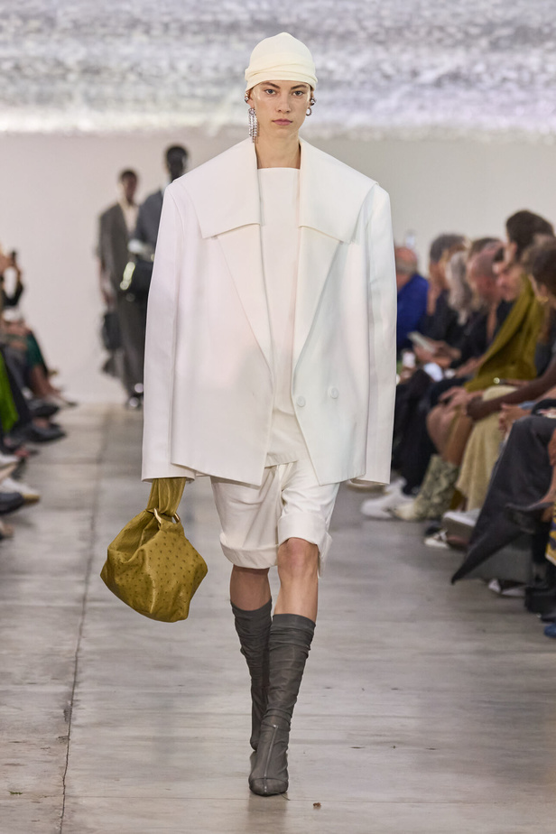 بساطة ودقة عالية في مجموعة Jil Sander لربيع وصيف 2024