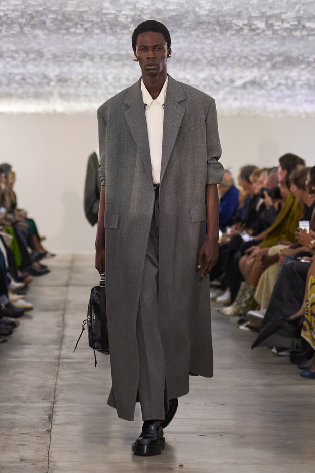 بساطة ودقة عالية في مجموعة Jil Sander لربيع وصيف 2024