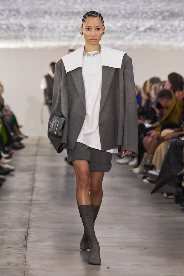 بساطة ودقة عالية في مجموعة Jil Sander لربيع وصيف 2024