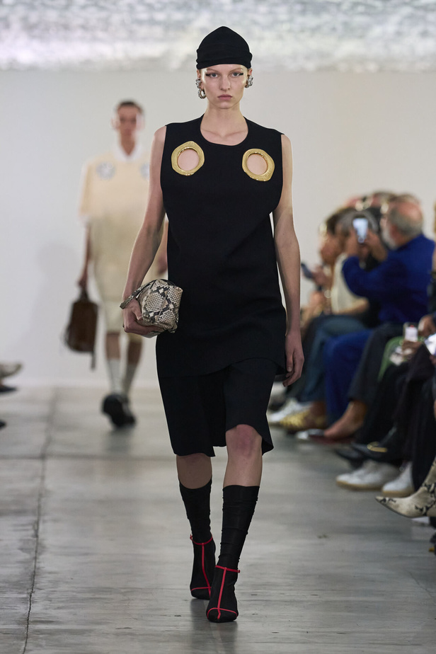 بساطة ودقة عالية في مجموعة Jil Sander لربيع وصيف 2024