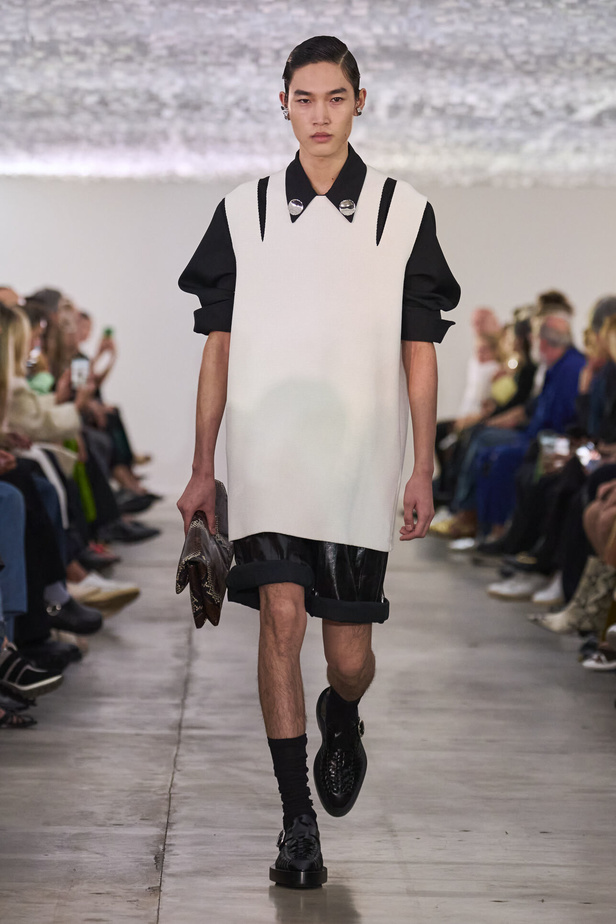 بساطة ودقة عالية في مجموعة Jil Sander لربيع وصيف 2024