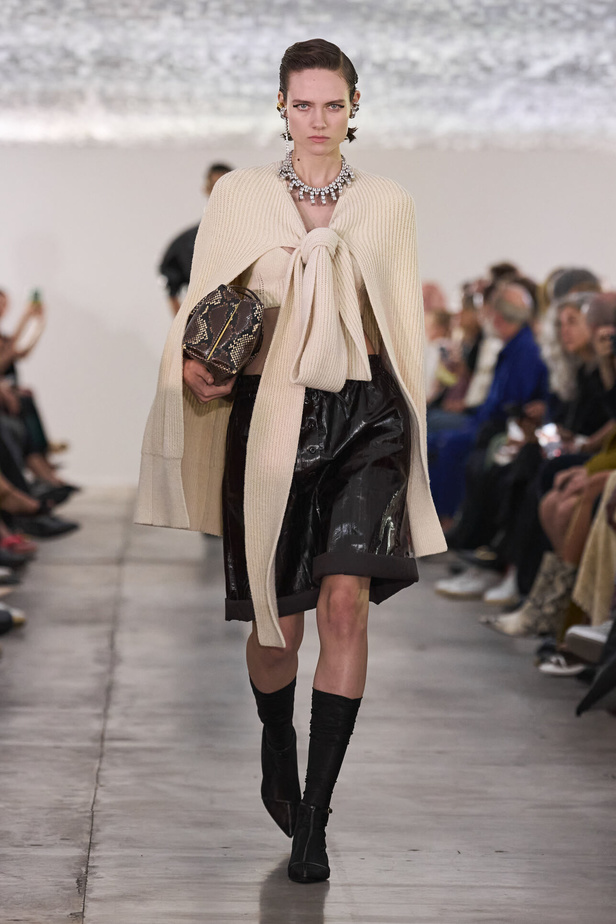 بساطة ودقة عالية في مجموعة Jil Sander لربيع وصيف 2024