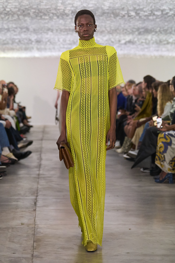 بساطة ودقة عالية في مجموعة Jil Sander لربيع وصيف 2024