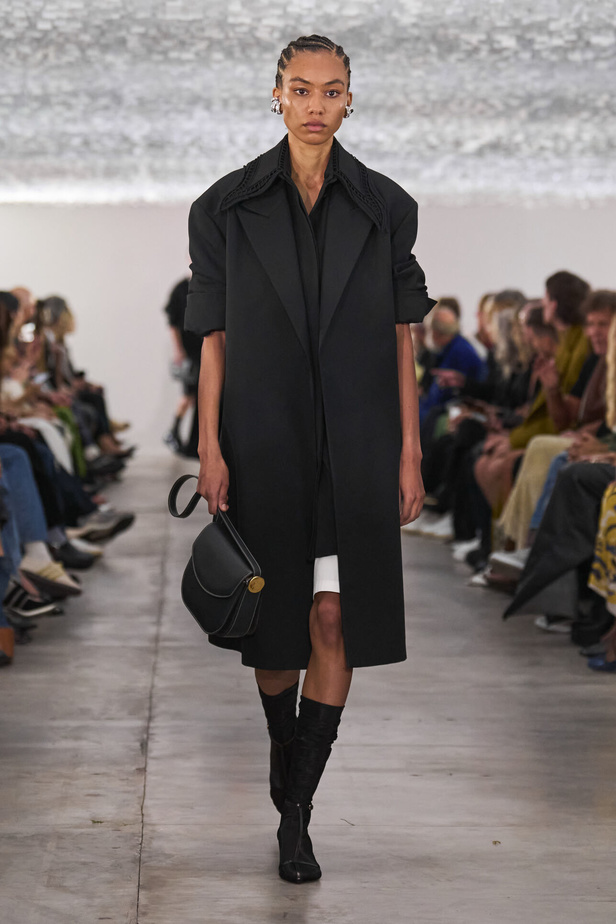 بساطة ودقة عالية في مجموعة Jil Sander لربيع وصيف 2024