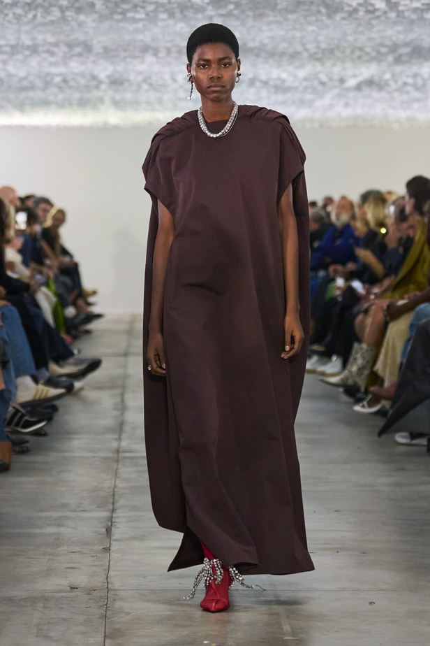 بساطة ودقة عالية في مجموعة Jil Sander لربيع وصيف 2024