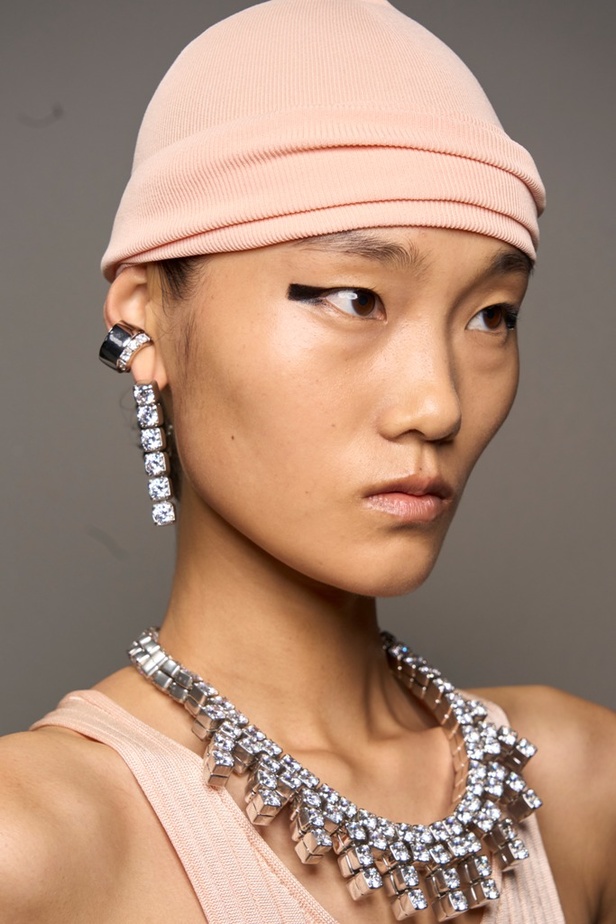 بساطة ودقة عالية في مجموعة Jil Sander لربيع وصيف 2024