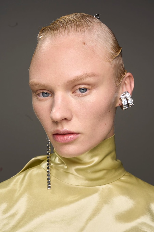 بساطة ودقة عالية في مجموعة Jil Sander لربيع وصيف 2024