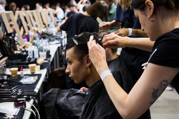 بساطة ودقة عالية في مجموعة Jil Sander لربيع وصيف 2024