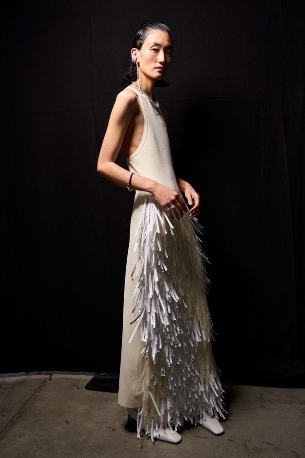 بساطة ودقة عالية في مجموعة Jil Sander لربيع وصيف 2024