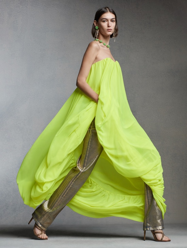 مجموعة Oscar de la Renta لربيع وصيف 2024