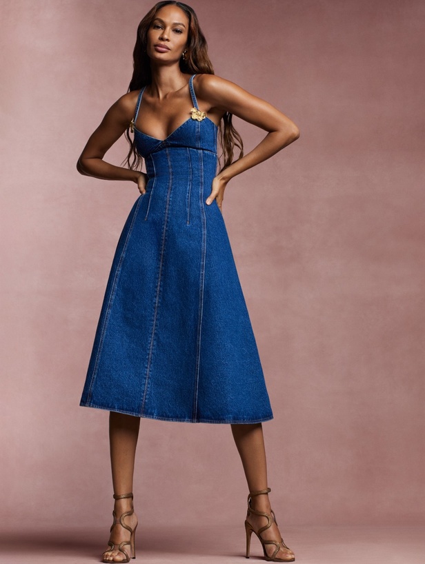 مجموعة Oscar de la Renta لربيع وصيف 2024