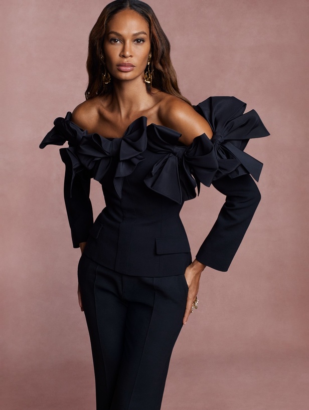 مجموعة Oscar de la Renta لربيع وصيف 2024